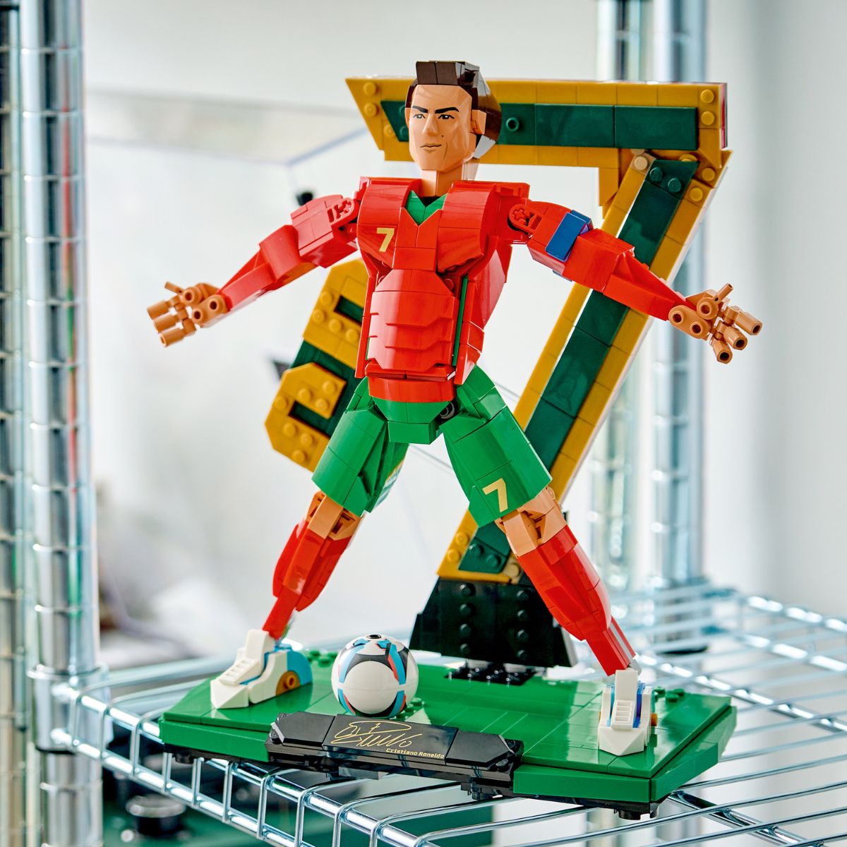 bo-lap-rap-2-trong-1-huyen-thoai-bong-da-cristiano-ronaldo-lego-editions-sports-43016-05