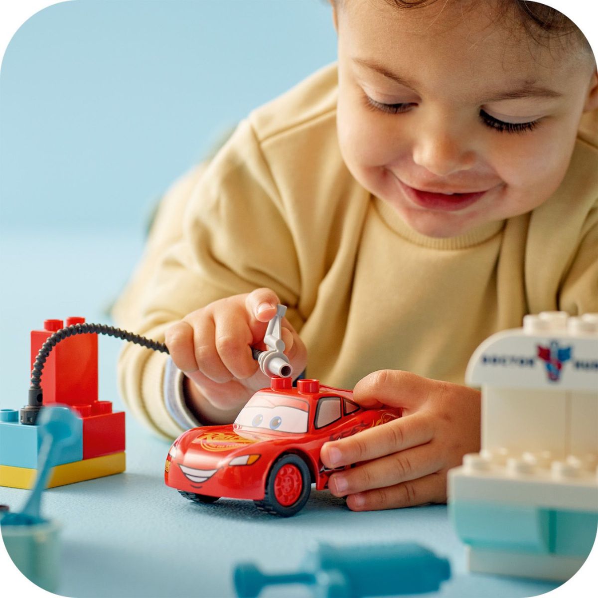 Đồ Chơi Bộ Lắp Ráp Chuyến Thăm Gara Của Bác Sĩ Doc Và Xe McQueen LEGO DUPLO 10456