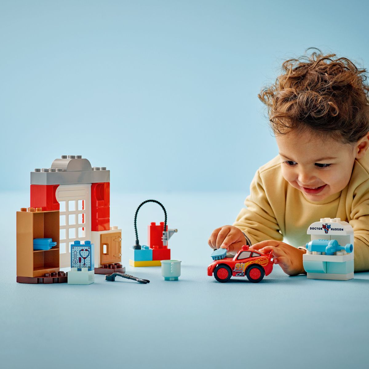 Đồ Chơi Bộ Lắp Ráp Chuyến Thăm Gara Của Bác Sĩ Doc Và Xe McQueen LEGO DUPLO 10456