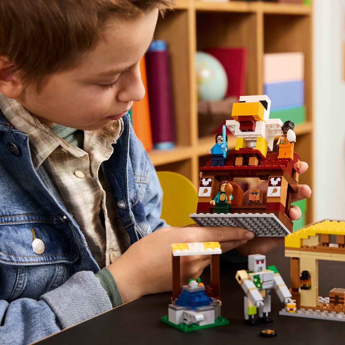 Bộ Lắp Ráp Cuộc Tấn Công Làng Bằng Khinh Khí Cầu Của Ghast LEGO MINECRAFT 21273