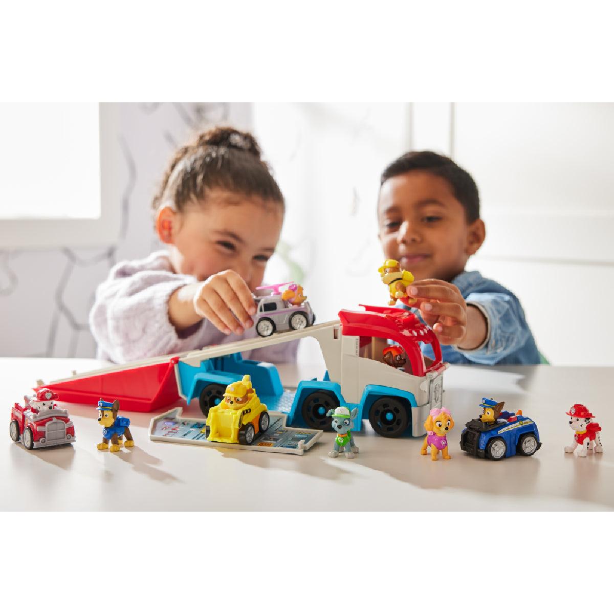 bo-xe-tuan-tra-bien-hinh-voi-be-phong-hanh-dong-paw-patrol-6071544-07