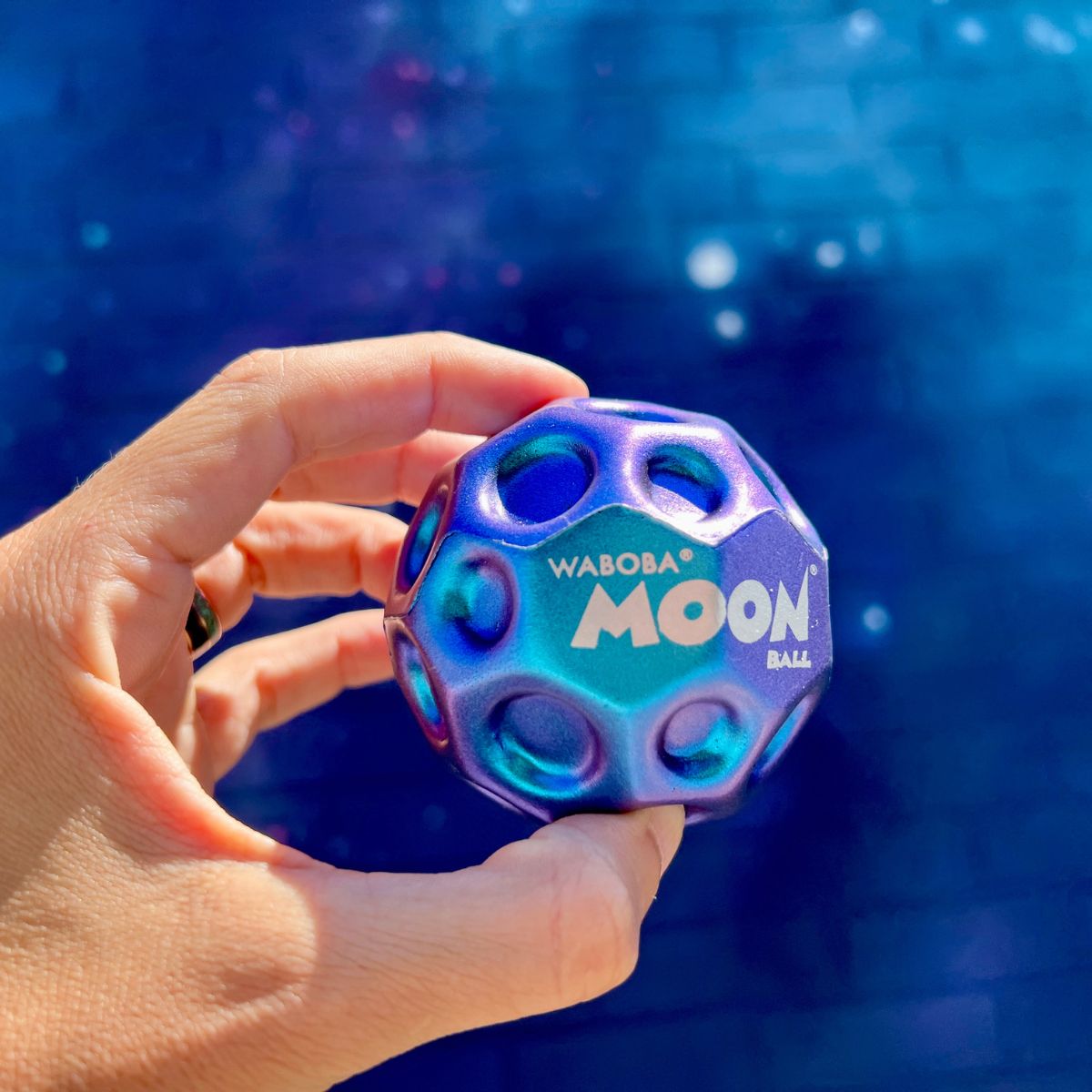 bong-nay-moon-ball-metallic-waboba-316c99-a-06