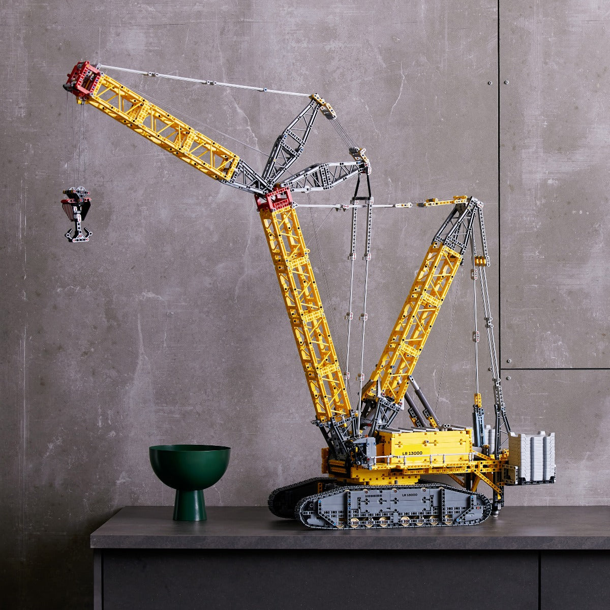 Assembly toy Liebherr Crawler Crane LR 13000 LEGO TECHNIC 42146