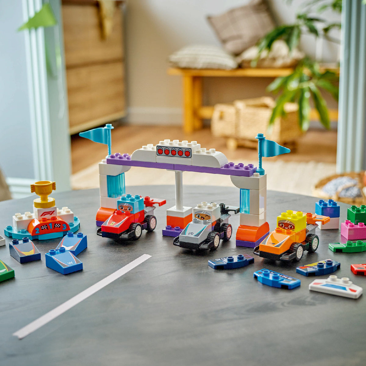 cuoc-dua-xe-ky-thu-lego-duplo-10445-08