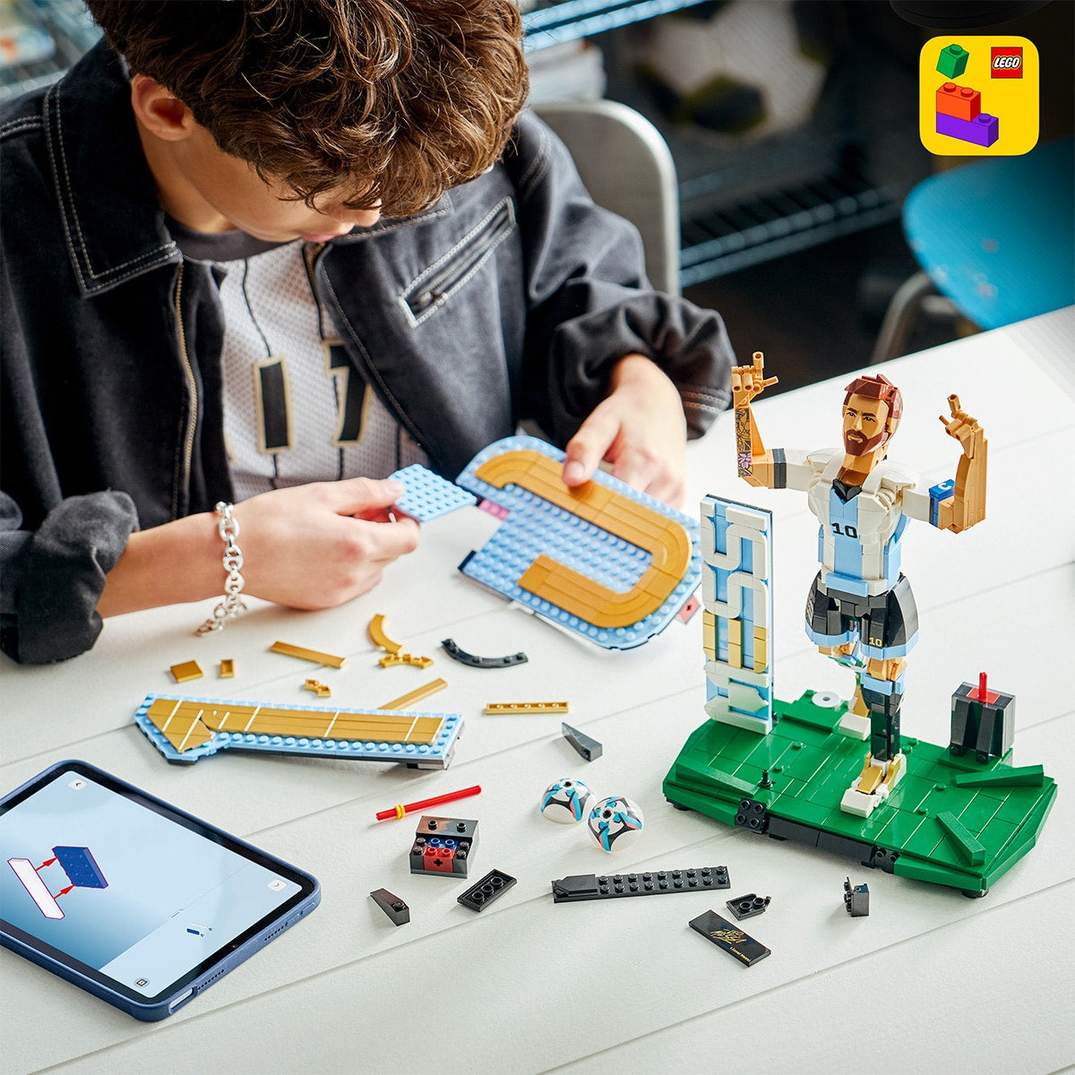 do-choi-lap-rap-2-trong-1-huyen-thoai-bong-da-lionel-messi-lego-editions-sports-43015-08