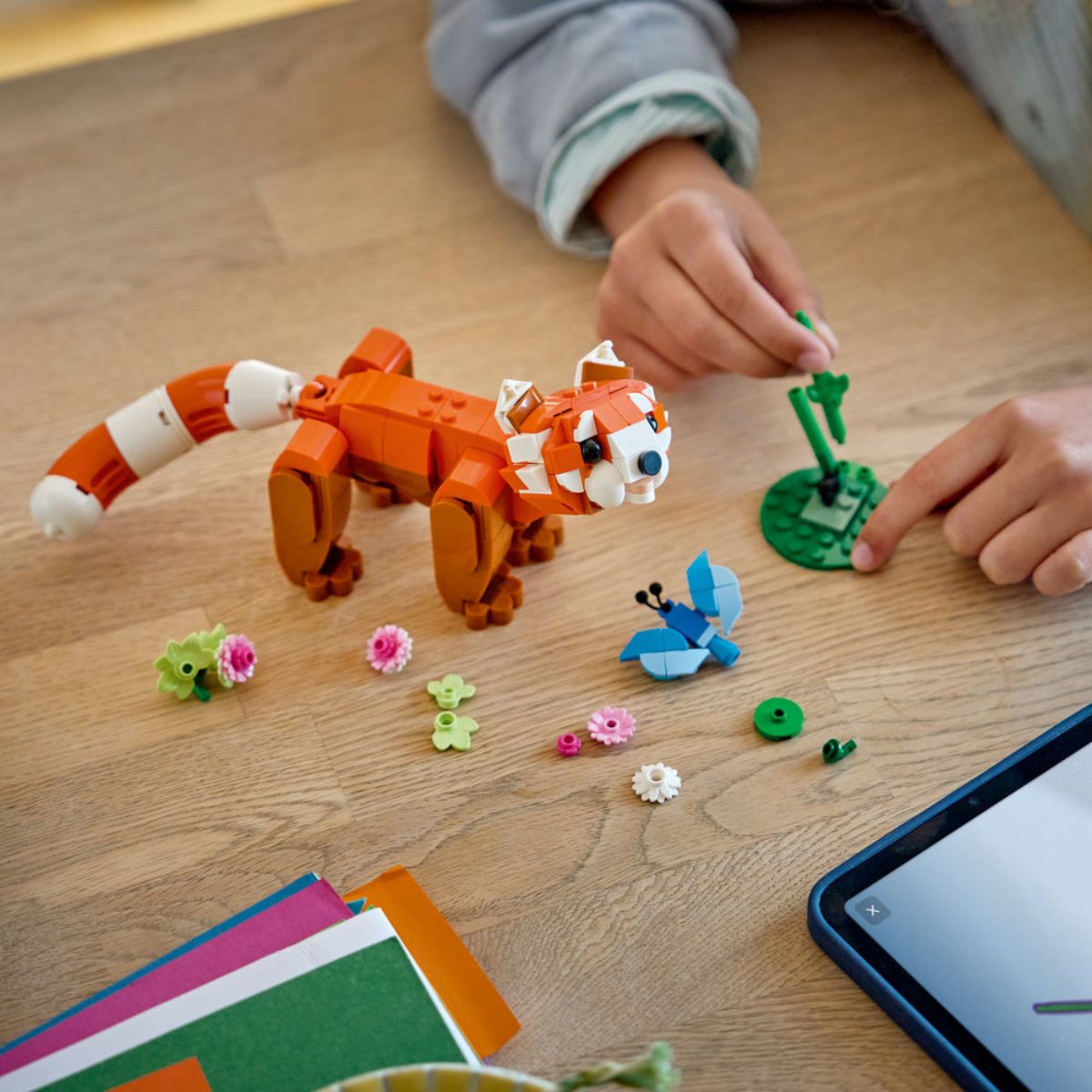 Đồ Chơi Lắp Ráp 3 Trong 1 Gấu Trúc Đỏ Đáng Yêu LEGO CREATOR 31394 (297 Chi Tiết)