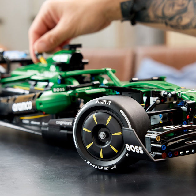 do-choi-lap-rap-aston-martin-aramco-amr25-f1-lego-technic-42240-06