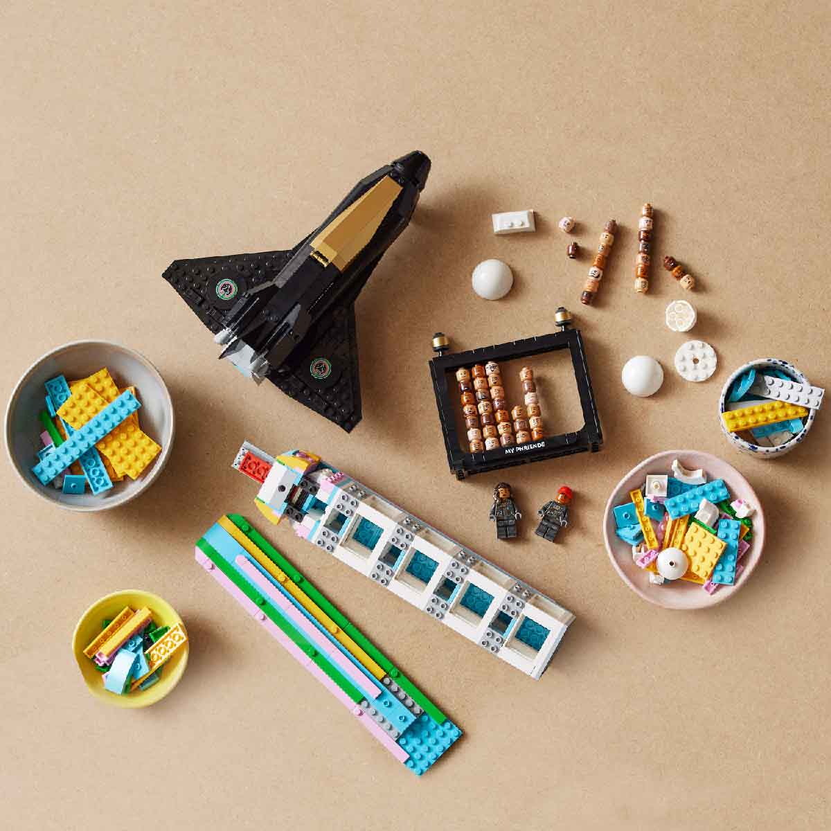 Đồ Chơi Lắp Ráp Bay Lên Mặt Trăng Cùng Pharrel Williams LEGO ICONS 10391 (966 chi tiết)