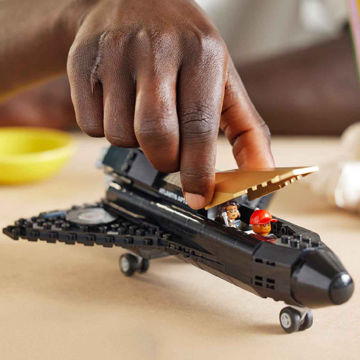 Đồ Chơi Lắp Ráp Bay Lên Mặt Trăng Cùng Pharrel Williams LEGO ICONS 10391 (966 chi tiết)