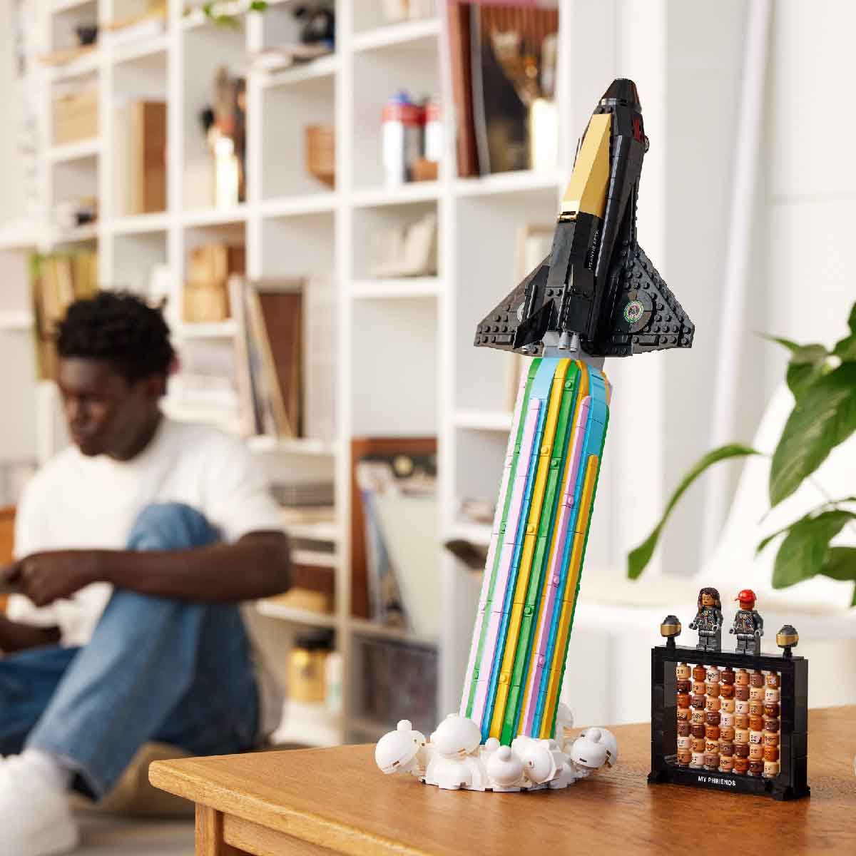 Đồ Chơi Lắp Ráp Bay Lên Mặt Trăng Cùng Pharrel Williams LEGO ICONS 10391 (966 chi tiết)