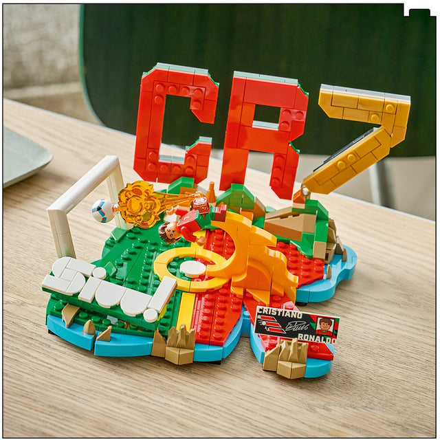do-choi-lap-rap-bieu-tuong-san-co-cristiano-ronaldo-lego-editions-sports-43012-06