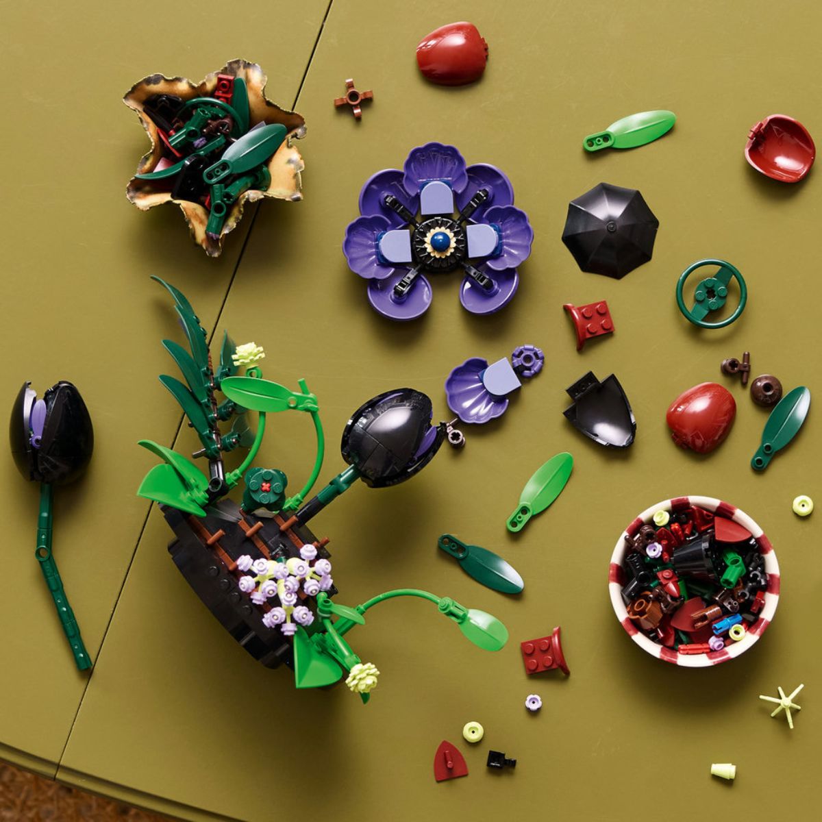 Đồ Chơi Lắp Ráp Bình Hoa Nghệ Thuật Huyền Bí LEGO BOTANICALS 11513 (562 Chi Tiết)