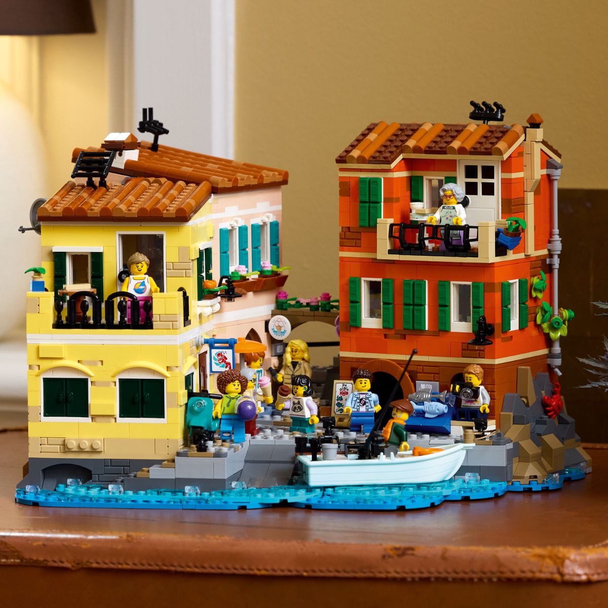 Đồ Chơi Lắp Ráp Bờ Biển Riviera Của Ý LEGO IDEAS 21359