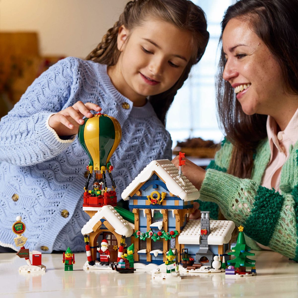 Đồ Chơi Lắp Ráp Bưu Điện Của Ông Già Noel LEGO ICONS 10339
