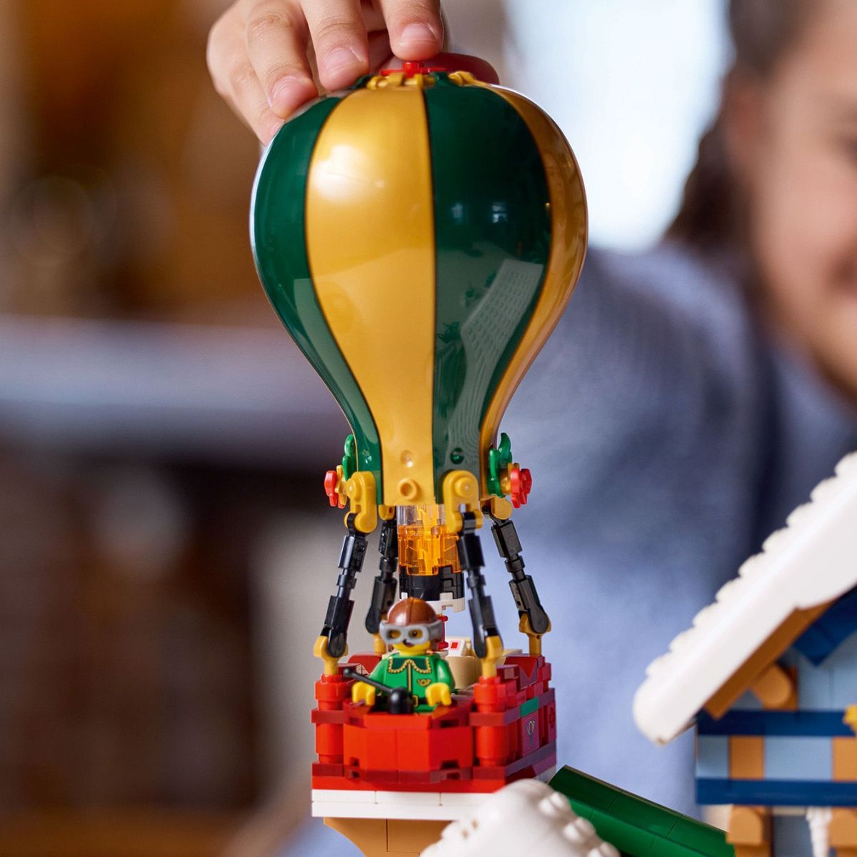 Đồ Chơi Lắp Ráp Bưu Điện Của Ông Già Noel LEGO ICONS 10339