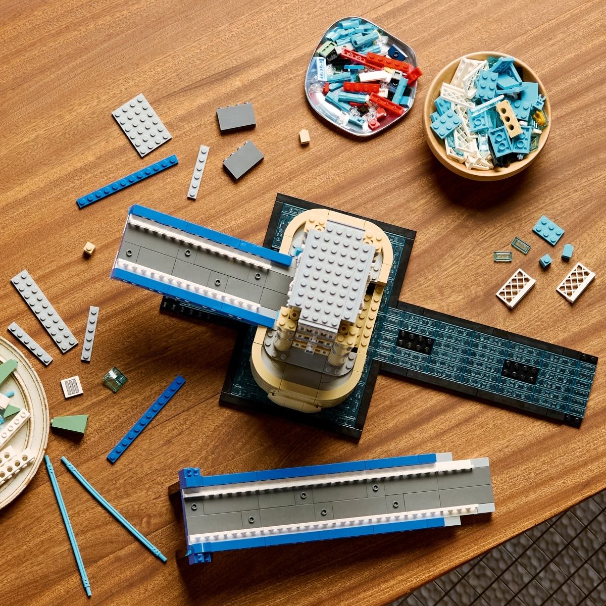do-choi-lap-rap-cau-thap-luan-don-tower-bridge-legoarchitecture-21067-07