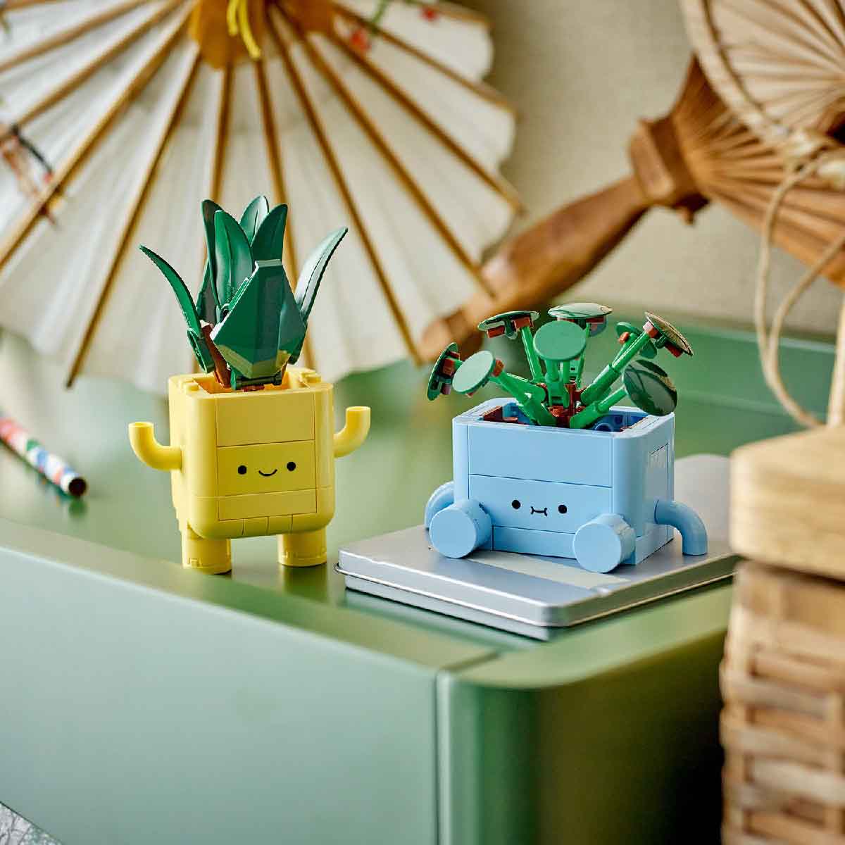 Đồ Chơi Lắp Ráp Chậu Cây Vui Vẻ LEGO BOTANICALS 10349