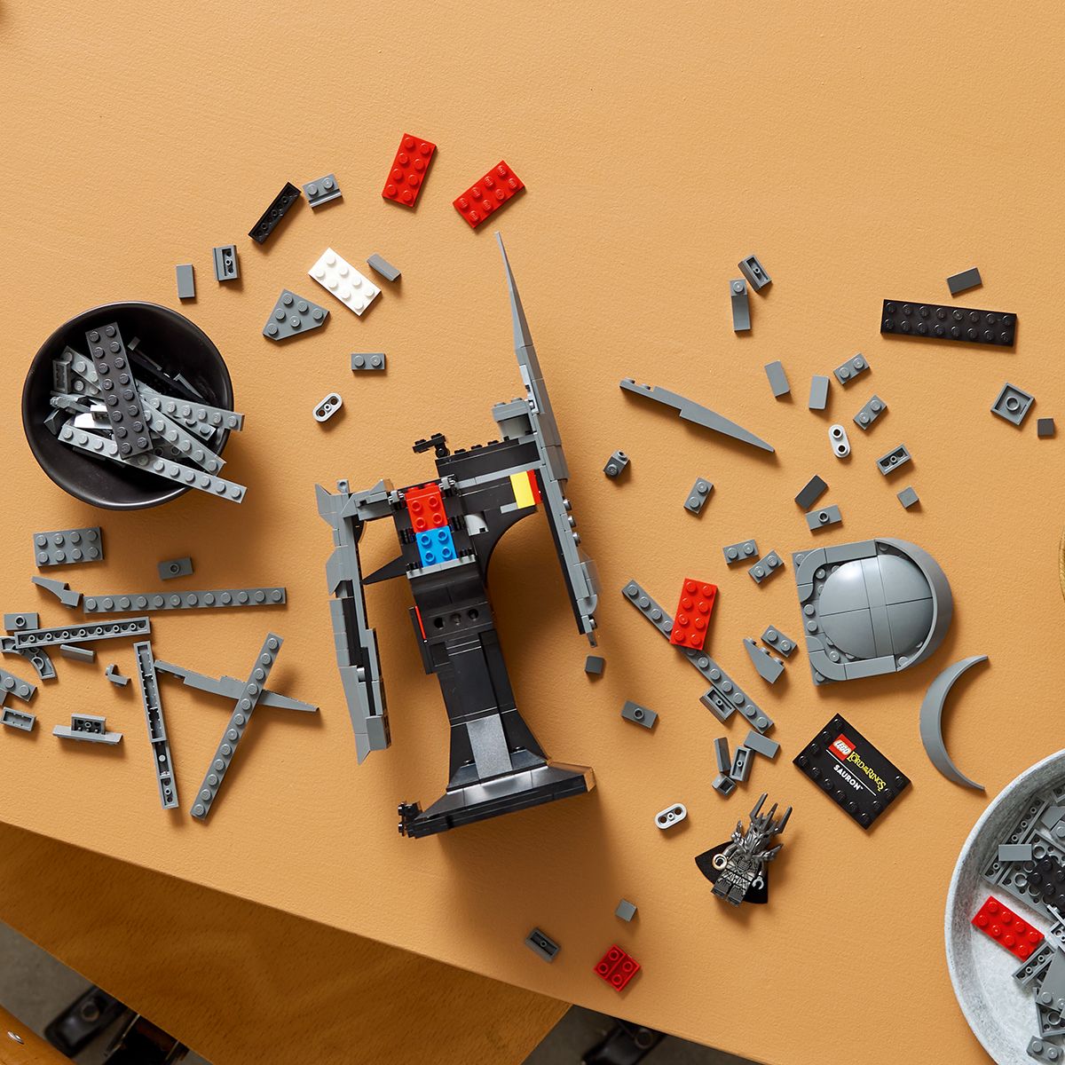 Đồ Chơi Lắp Ráp Chúa Tể Những Chiếc Nhẫn: Mũ Giáp Sauron LEGO ICONS 11373 (538 Chi Tiết)