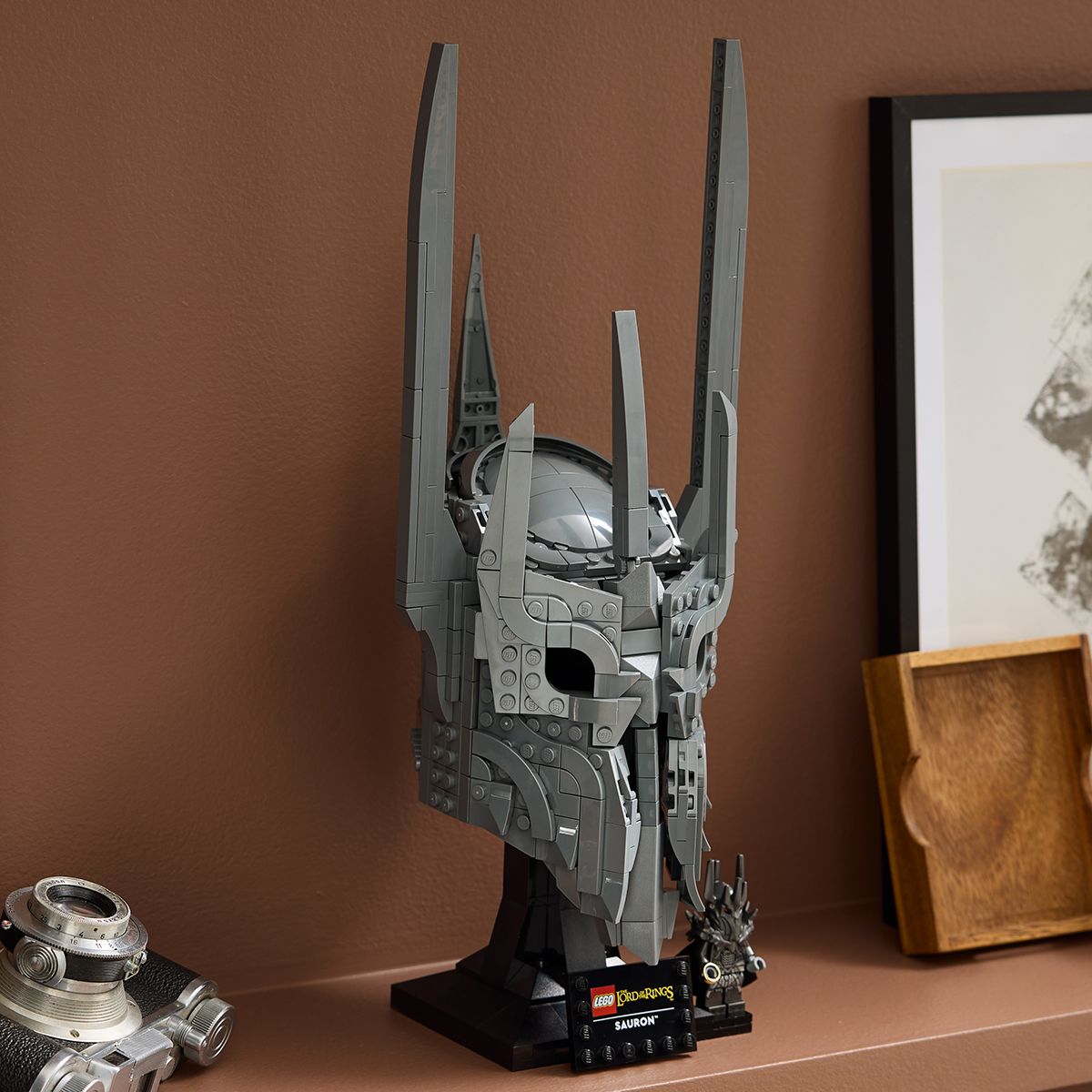 Đồ Chơi Lắp Ráp Chúa Tể Những Chiếc Nhẫn: Mũ Giáp Sauron LEGO ICONS 11373 (538 Chi Tiết)