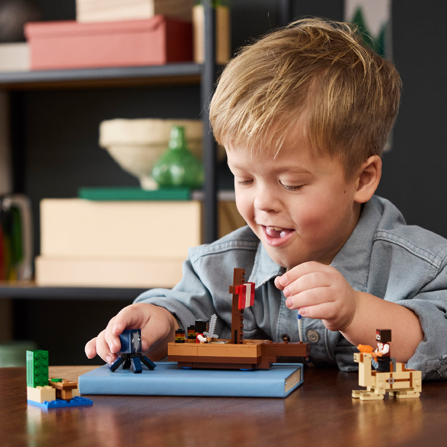 Đồ Chơi Lắp Ráp Chuyến Thám Hiểm Trên Tàu Cướp Biển LEGO MINECRAFT 21259 (166 chi tiết)