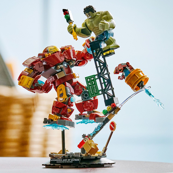 do-choi-lap-rap-dai-chien-kinh-dien-hulkbuster-doi-dau-hulk-lego-superheroes-76343-06