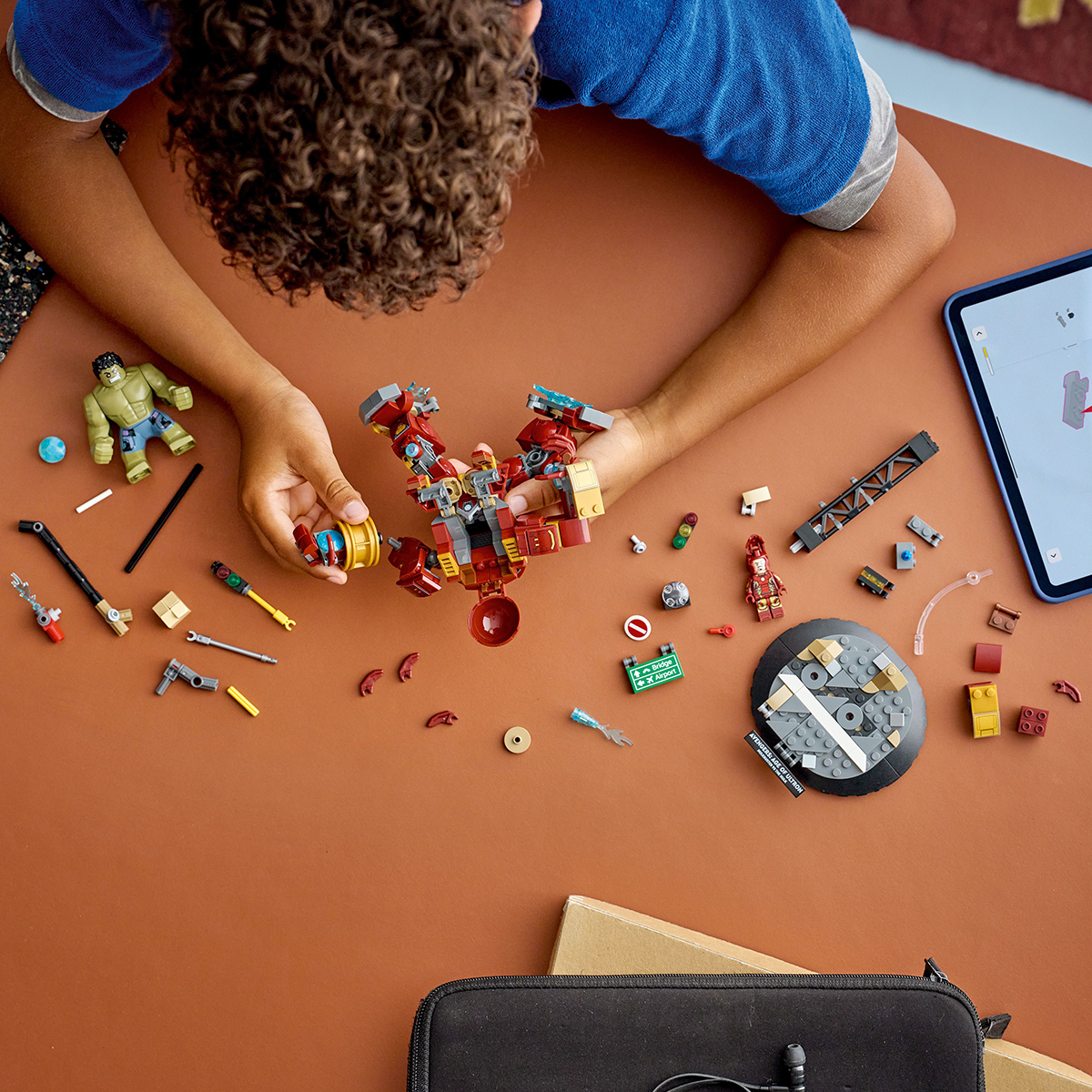 Đồ Chơi Lắp Ráp Đại Chiến Kinh Điển: Hulkbuster Đối Đầu Hulk LEGO SUPERHEROES 76343