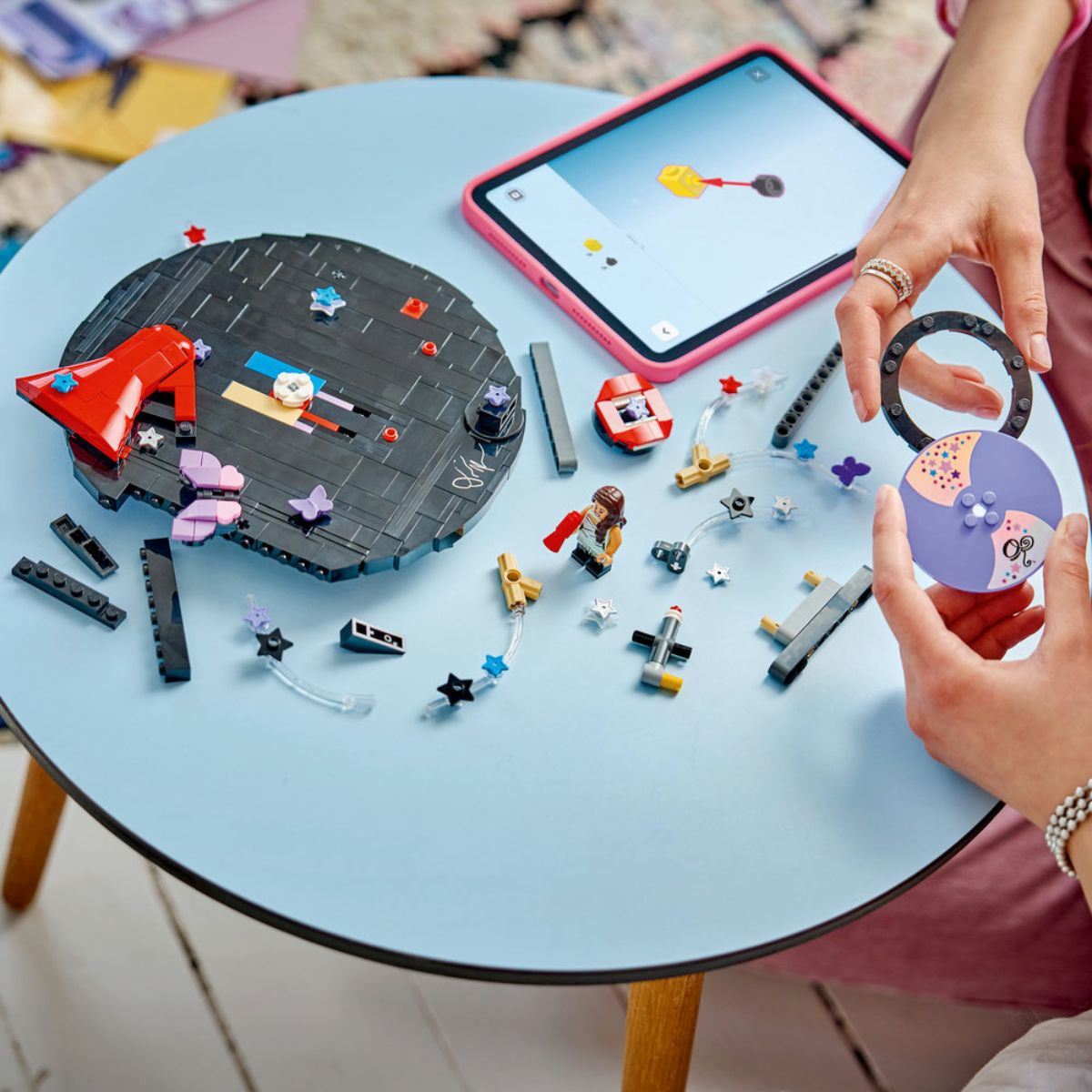 Đồ Chơi Lắp Ráp Đĩa Than Nhạc Của Olivia LEGO EDITIONS MUSIC 43028 (360 Chi Tiết)