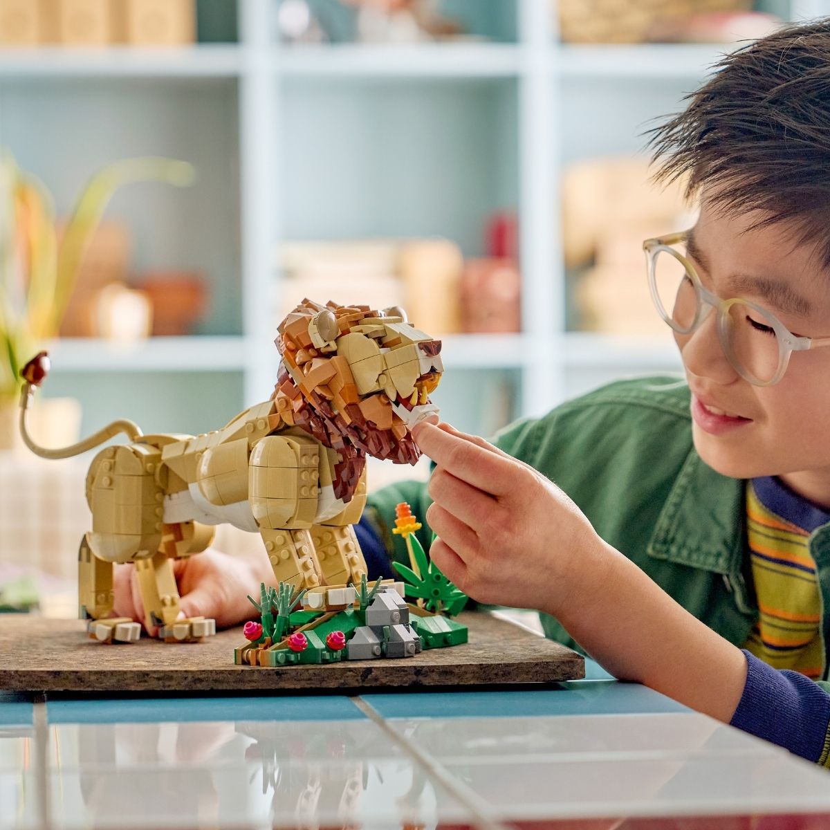 do-choi-lap-rap-dong-vat-hoang-da-su-tu-oai-phong-lego-creator-31386-012