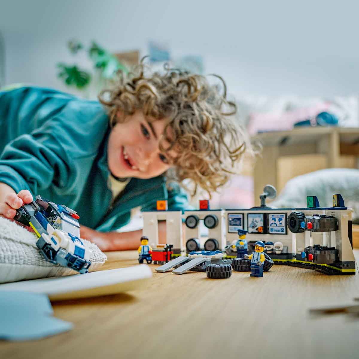 Đồ Chơi Lắp Ráp Garage Xe Cảnh Sát LEGO CITY 60457