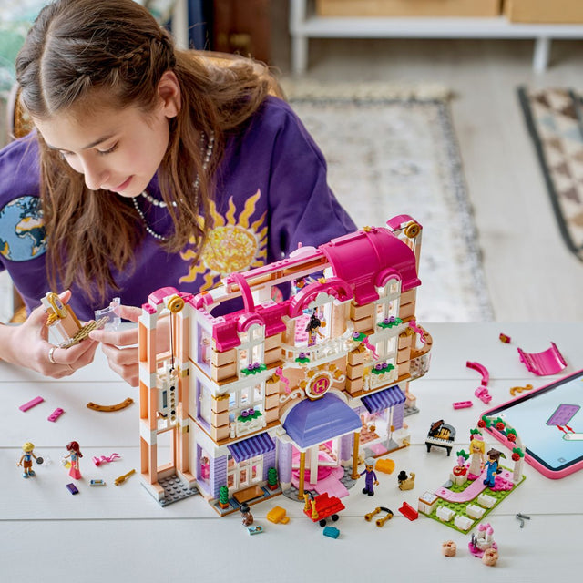 do-choi-lap-rap-khach-san-sang-trong-tai-heartlake-city-lego-friends-42704-08