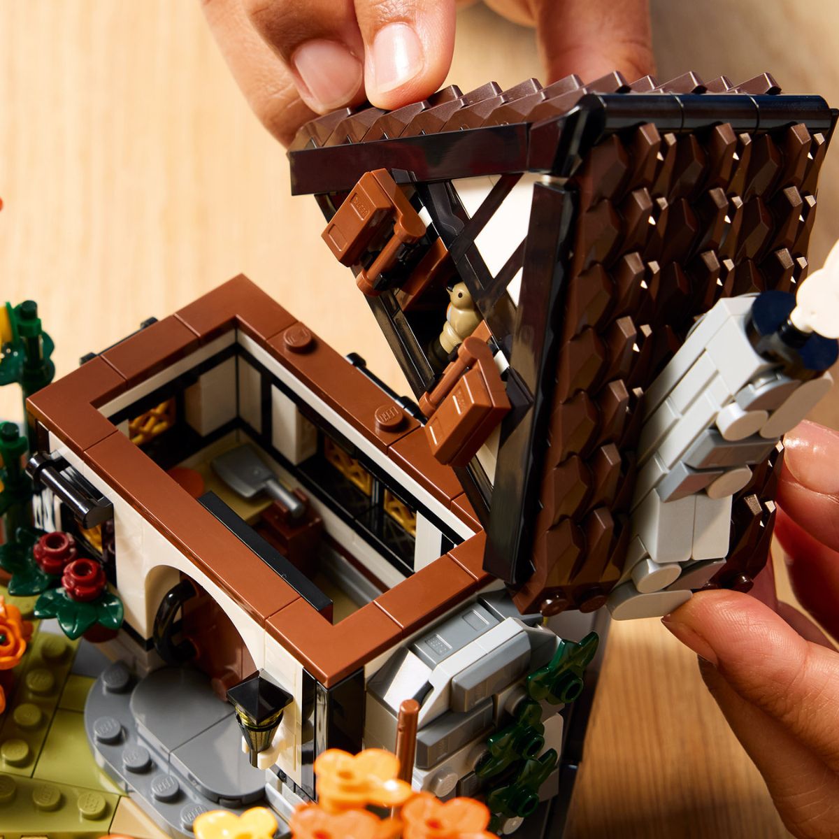 Đồ Chơi Lắp Ráp Khu Vườn Dễ Thương LEGO ICONS 11372