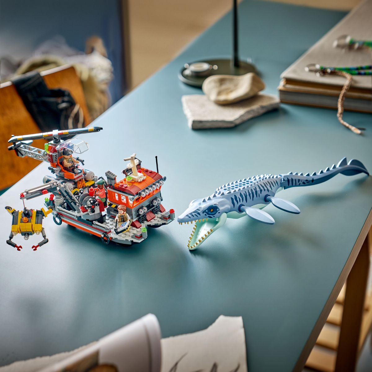 Đồ Chơi Lắp Ráp Khủng Long Mosasaurus Tấn Công Thuyền LEGO JURASSIC 77983 (703 Chi Tiết)