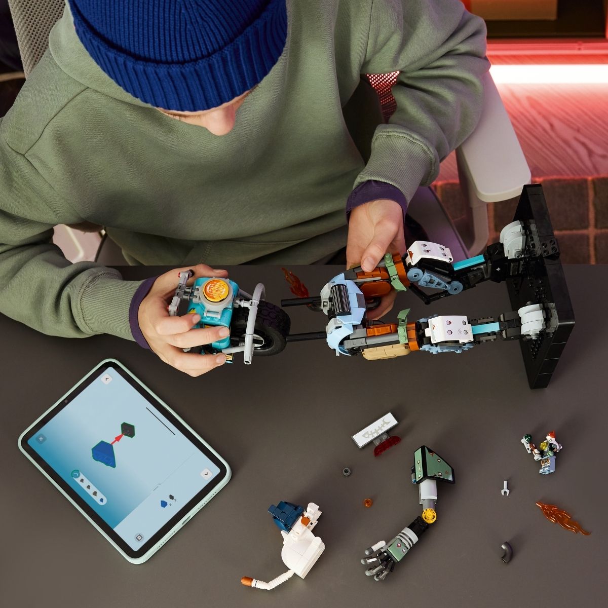 do-choi-lap-rap-kit-chien-binh-meo-may-lego-fortnite-77081-07