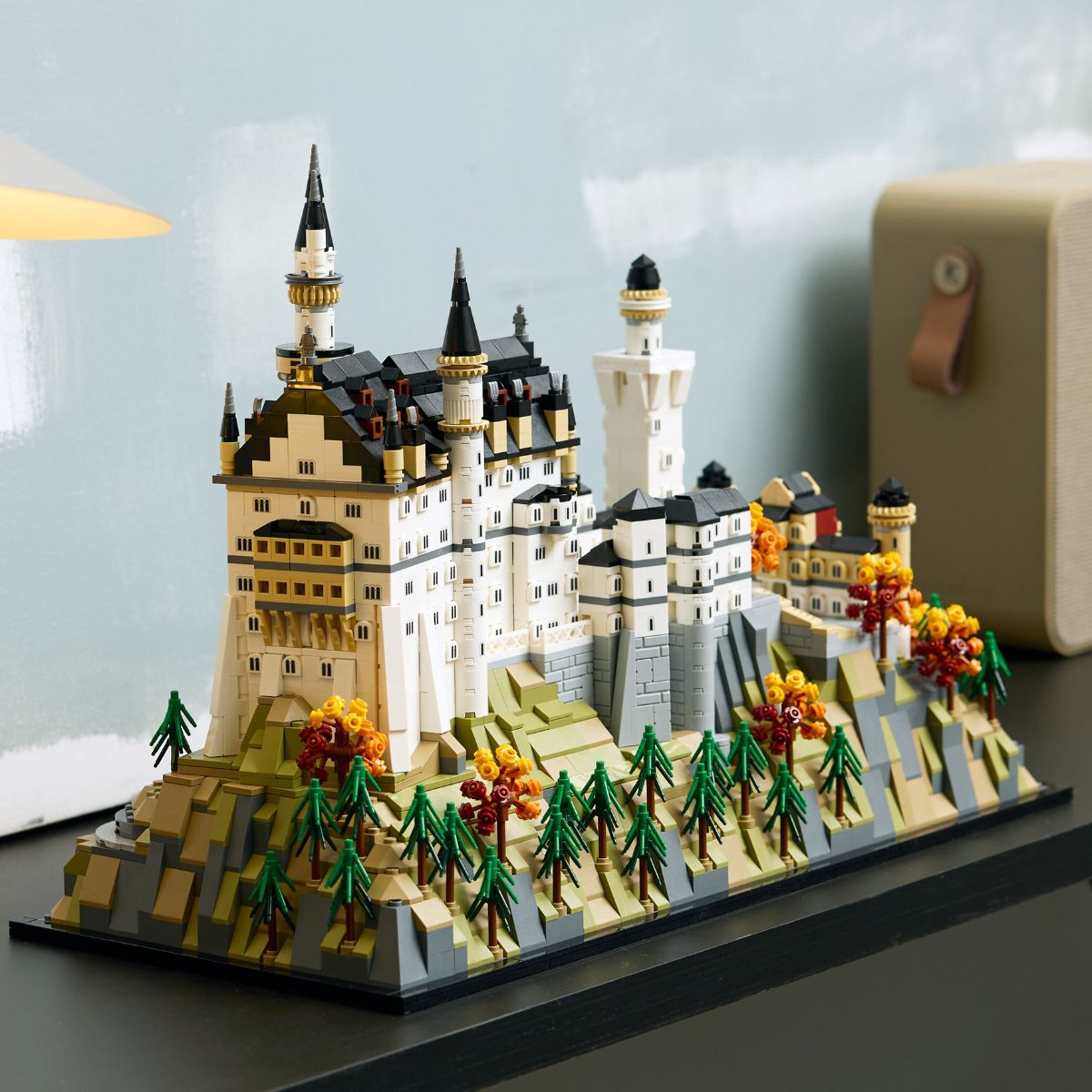 Đồ Chơi Lắp Ráp Lâu Đài Neuschwanstein LEGOARCHITECTURE 21063