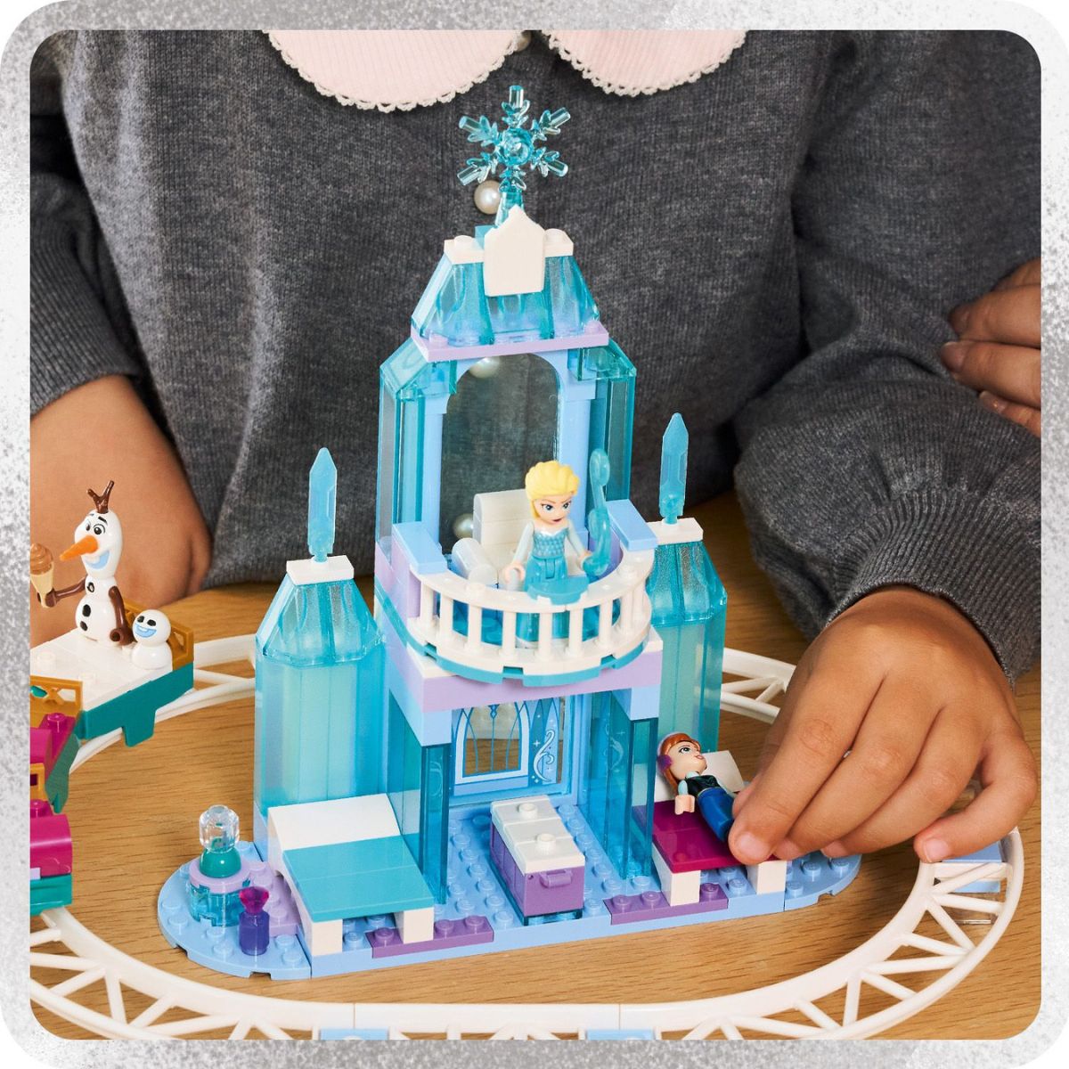 do-choi-lap-rap-lau-dai-tuyet-chuyen-phieu-luu-cua-elsa-lego-disney-princess-43281-09