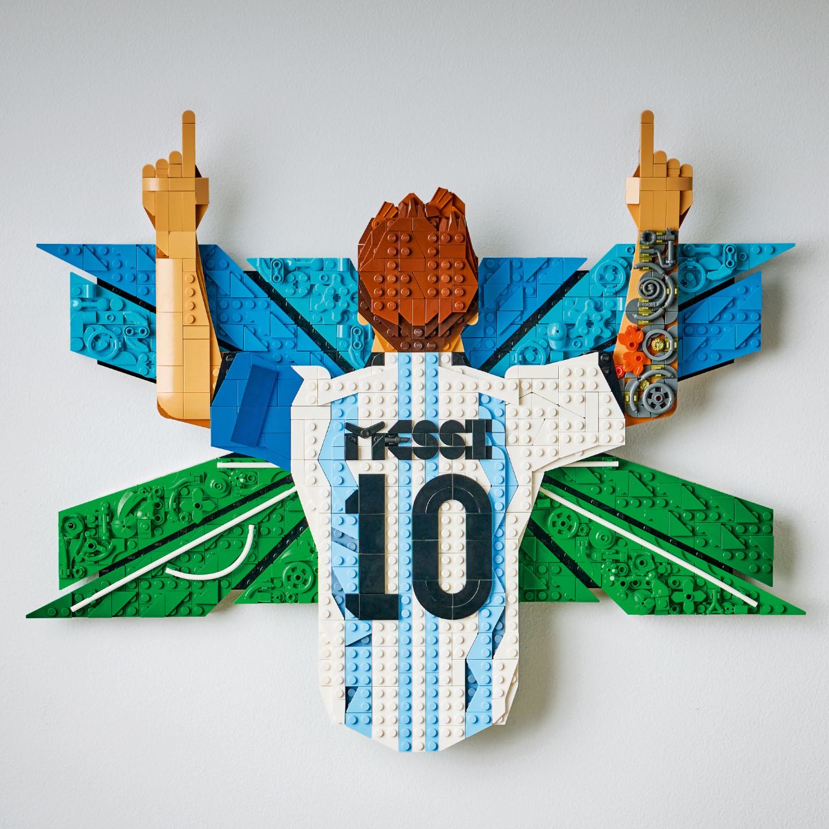LEGO Editions Sports 43018 Lionel Messi – Legendary Celebration Building Set (1427 Pieces)