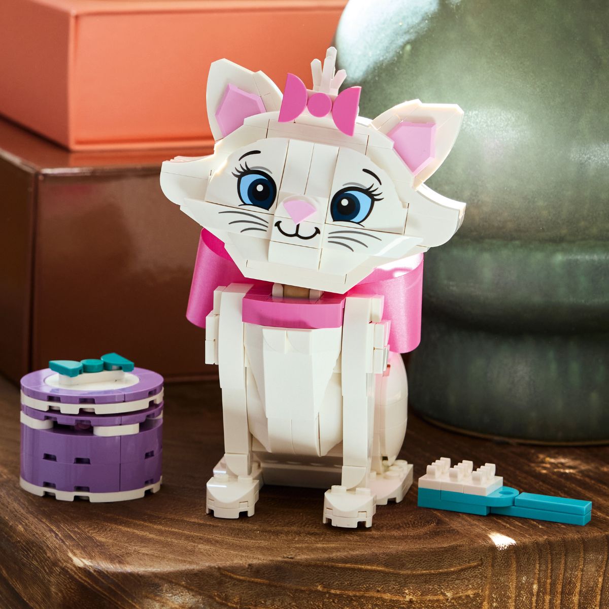 do-choi-lap-rap-meo-quy-toc-marie-dang-yeu-lego-disney-princess-43286-09
