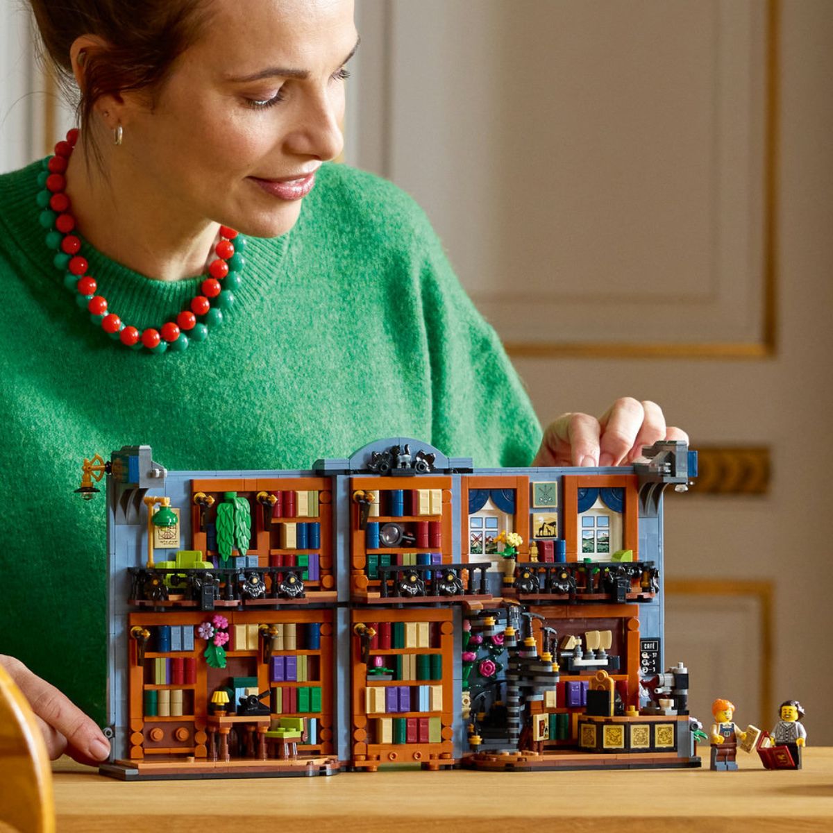 Đồ Chơi Lắp Ráp Mô Hình Chặn Sách (Book Nook) - Nhà Sách LEGO ICONS 11379 (1690 Chi Tiết)