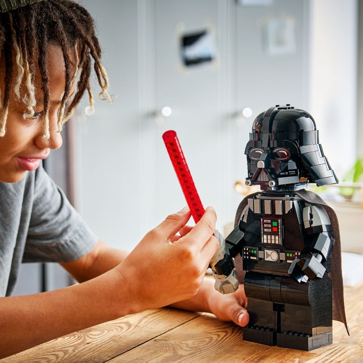 do-choi-lap-rap-mo-hinh-darth-vader-cam-kiem-lightsaber-lego-star-wars-75461-07