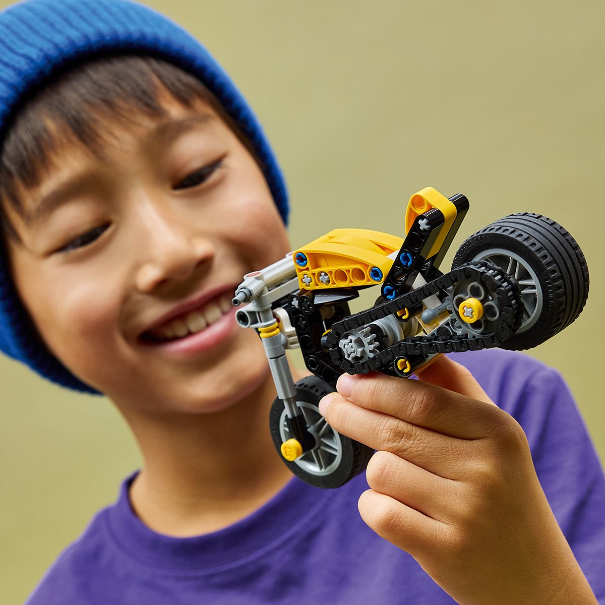 do-choi-lap-rap-mo-to-mau-vang-lego-technic-42225-07