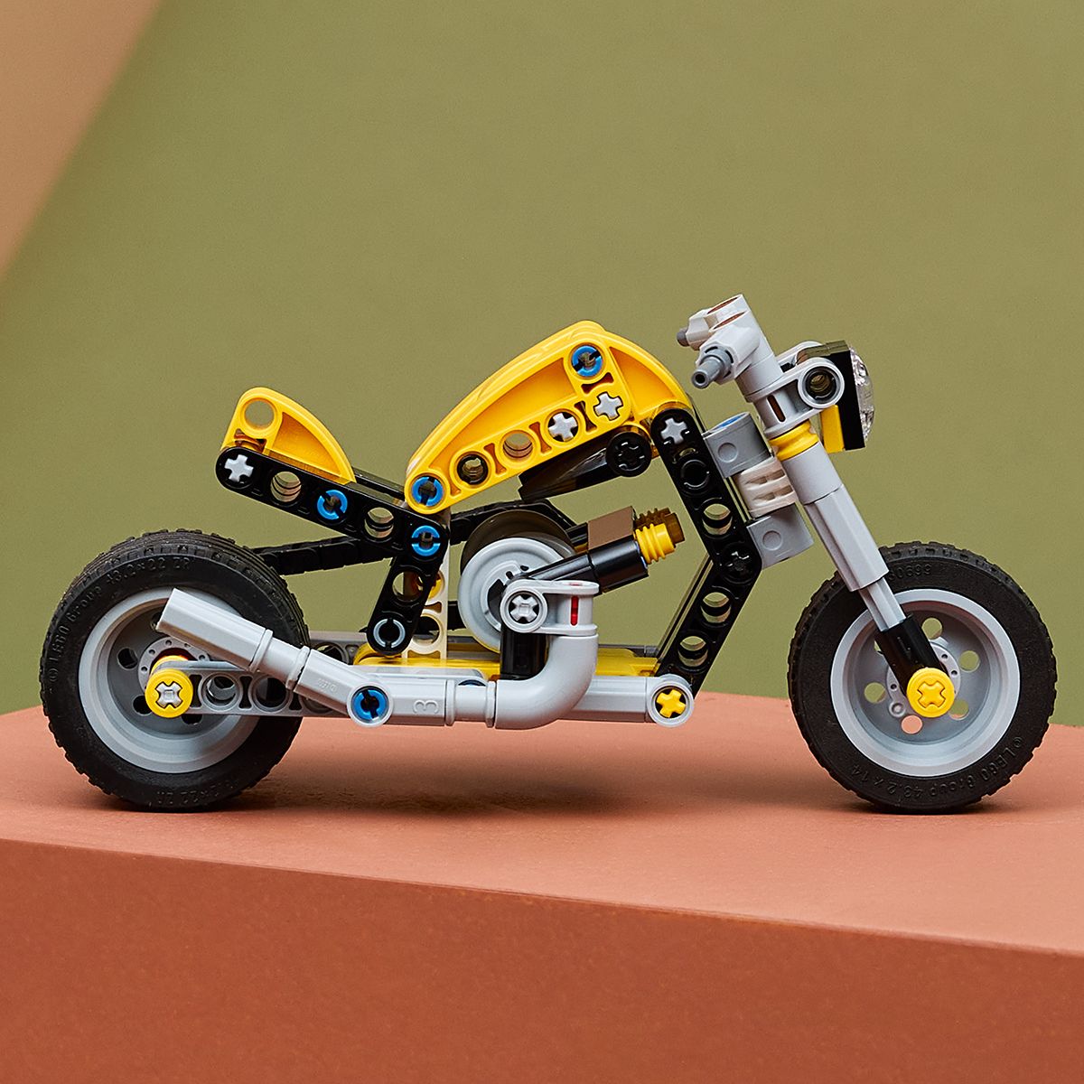 Đồ Chơi Lắp Ráp Mô Tô Màu Vàng LEGO TECHNIC 42225 (151 Chi Tiết)