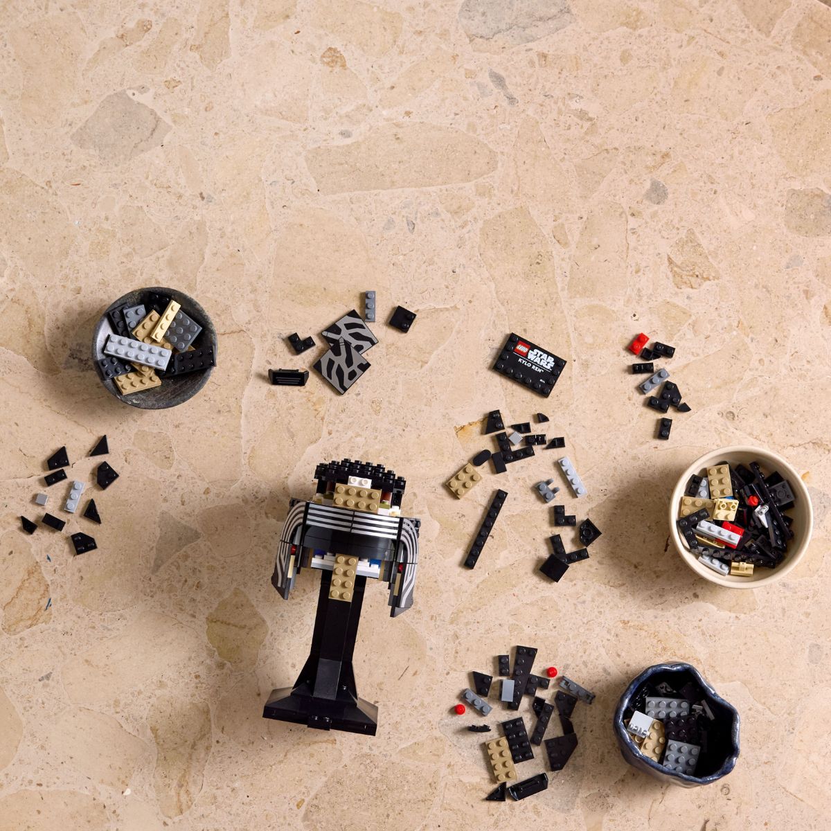 Đồ Chơi Lắp Ráp Mũ Giáp Kylo Ren LEGO STAR WARS 75415 (529 chi tiết)