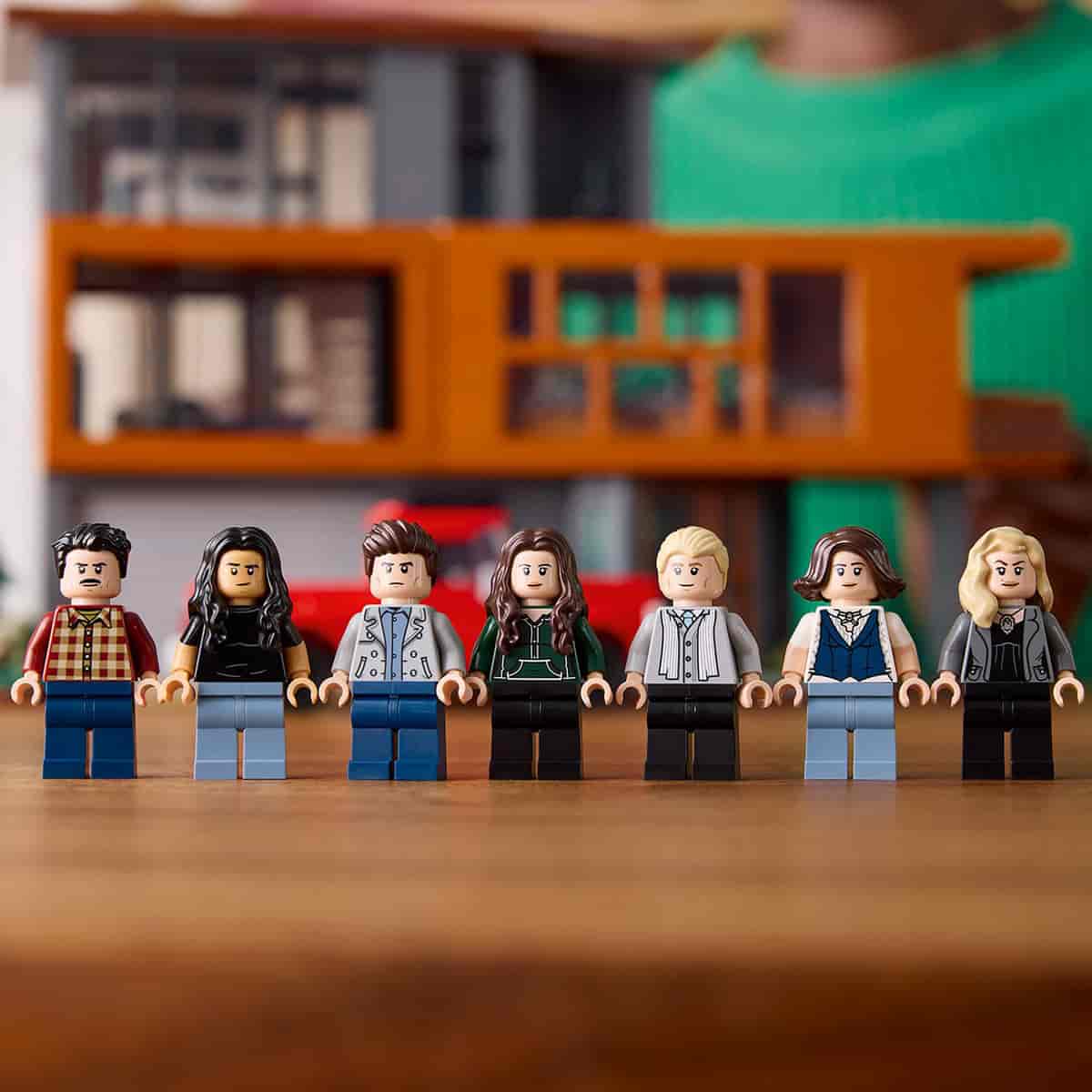 do-choi-lap-rap-ngoi-nha-cua-gia-dinh-cullen-chang-vang-lego-ideas-21354-06
