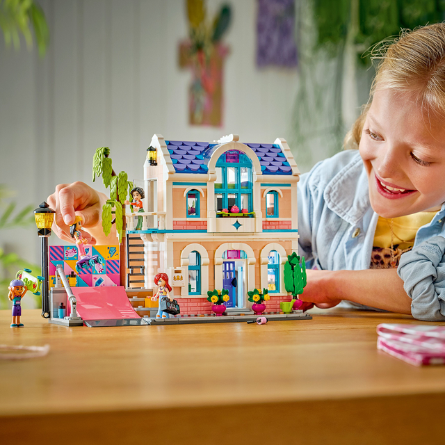 do-choi-lap-rap-ngoi-nha-cua-gia-dinh-liann-lego-friends-42687-09