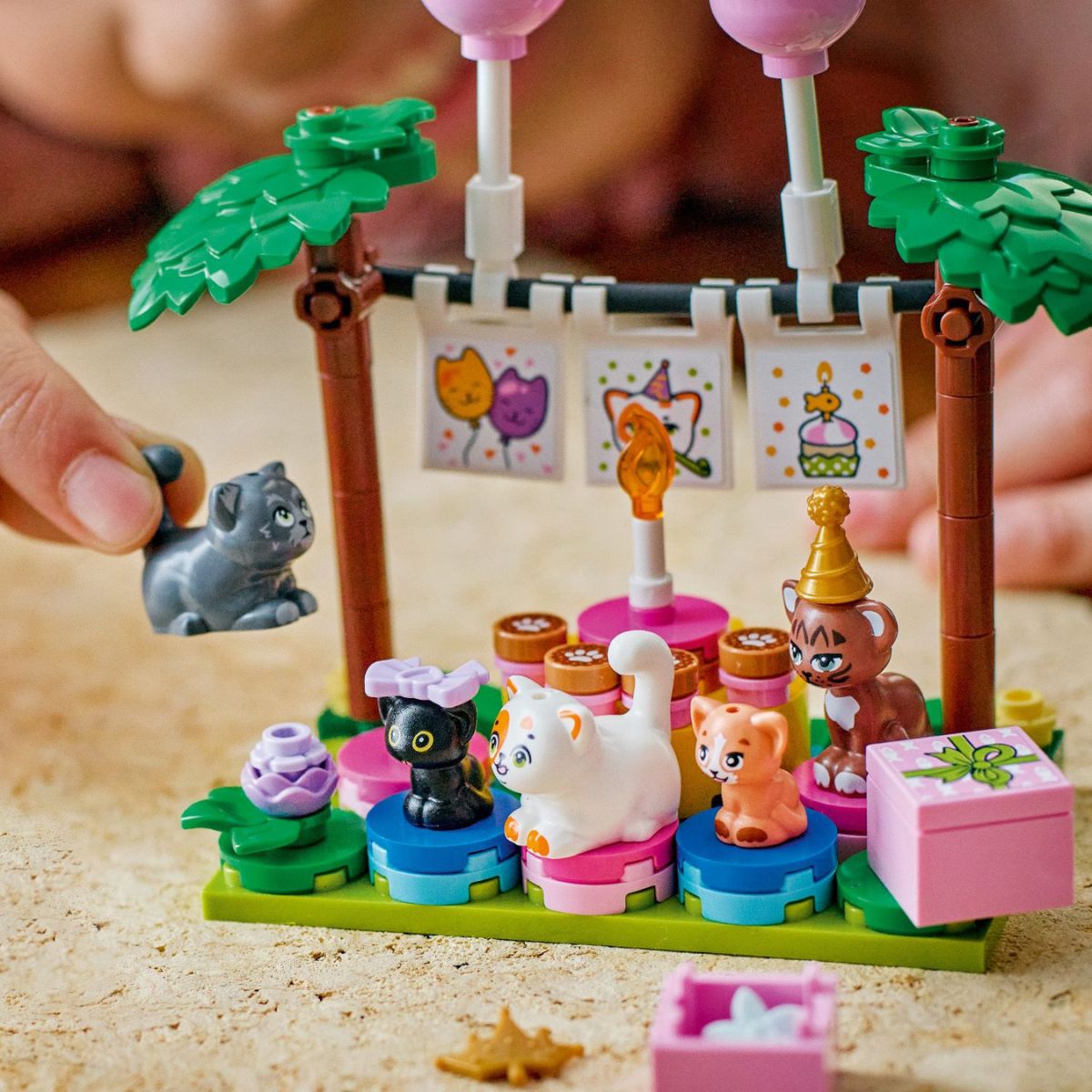 do-choi-lap-rap-nha-cay-va-bua-tiec-sinh-nhat-meo-con-lego-friends-42666-09