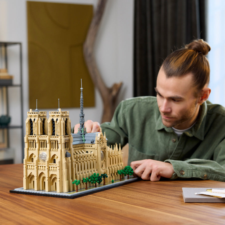 do-choi-lap-rap-nha-tho-duc-ba-paris-legoarchitecture-21061-09