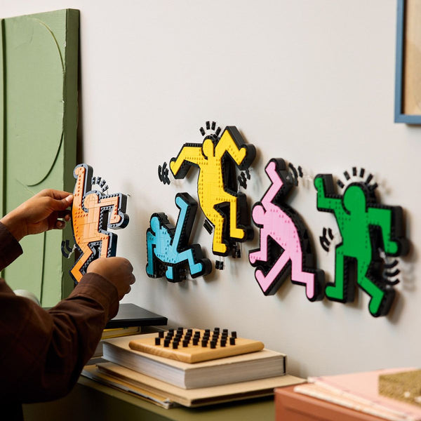do-choi-lap-rap-nhan-vat-nhay-mua-cua-keith-haring-lego-art-31216-07