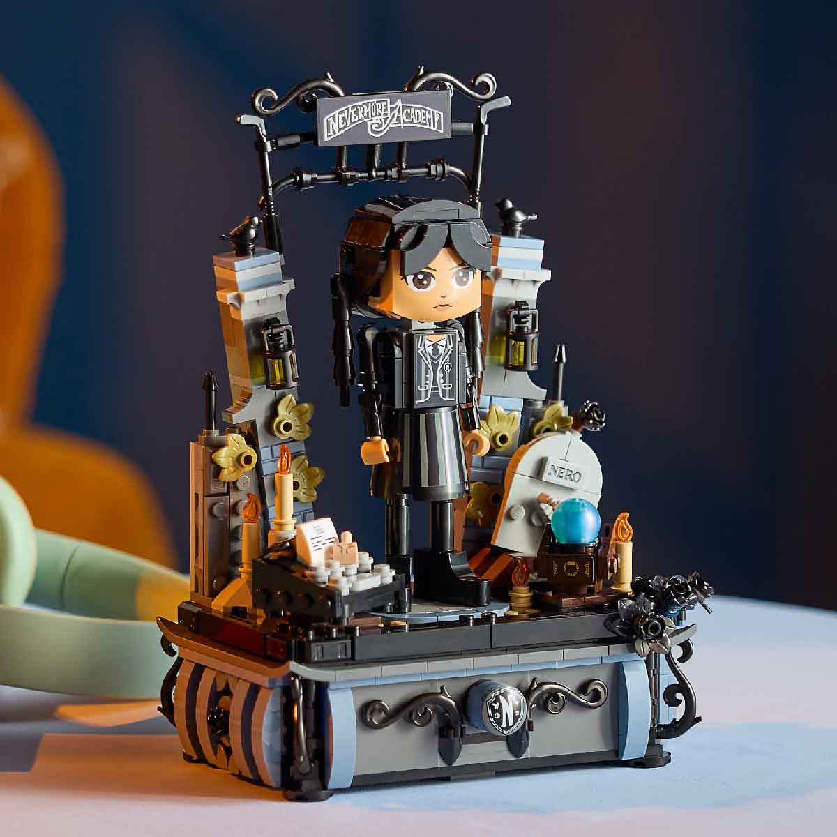 do-choi-lap-rap-nhan-vat-wednesday-addams-lego-wednesday-76780-010