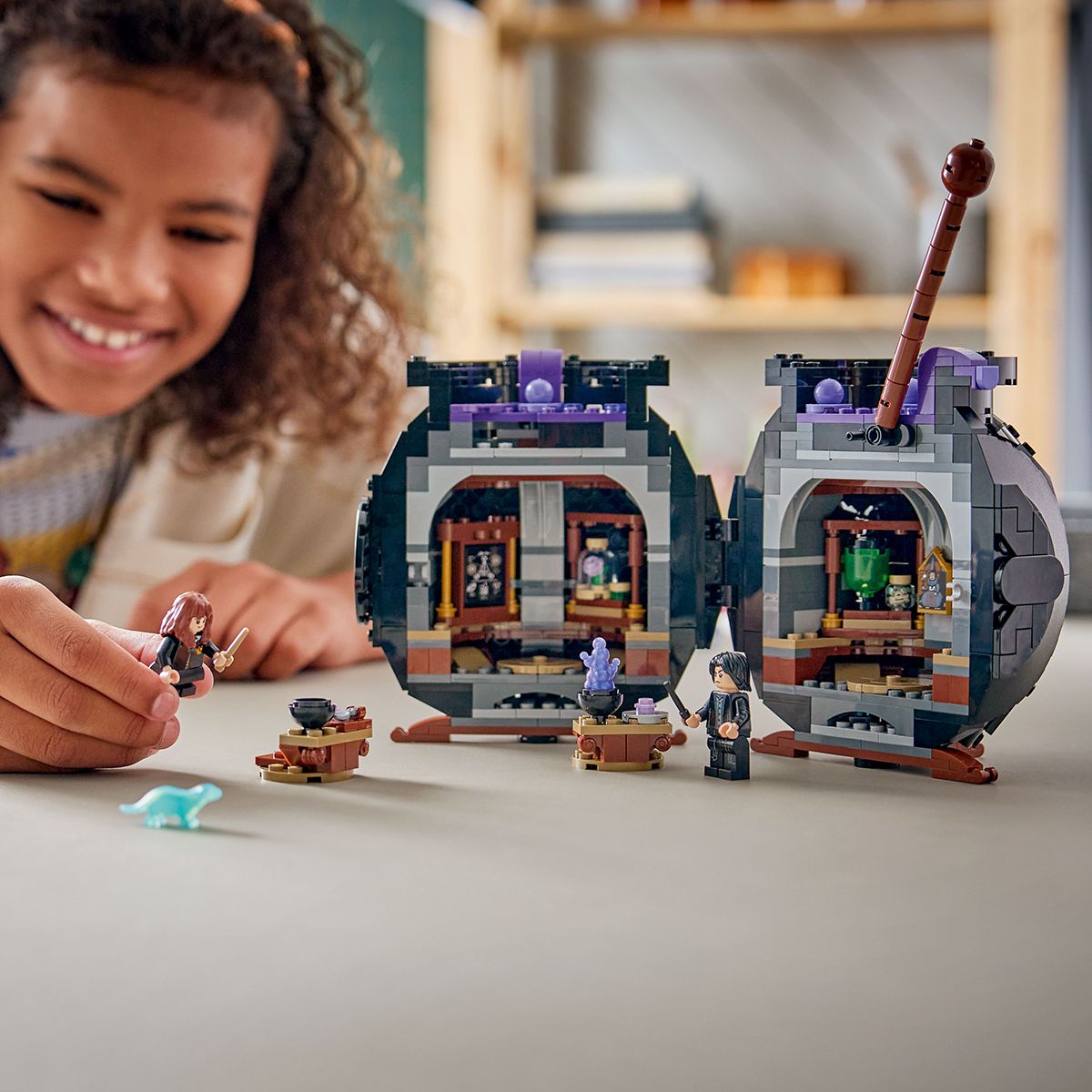 Đồ Chơi Lắp Ráp Phòng Học Pha Chế Độc Dược Bí Mật LEGO HARRY POTTER 76464