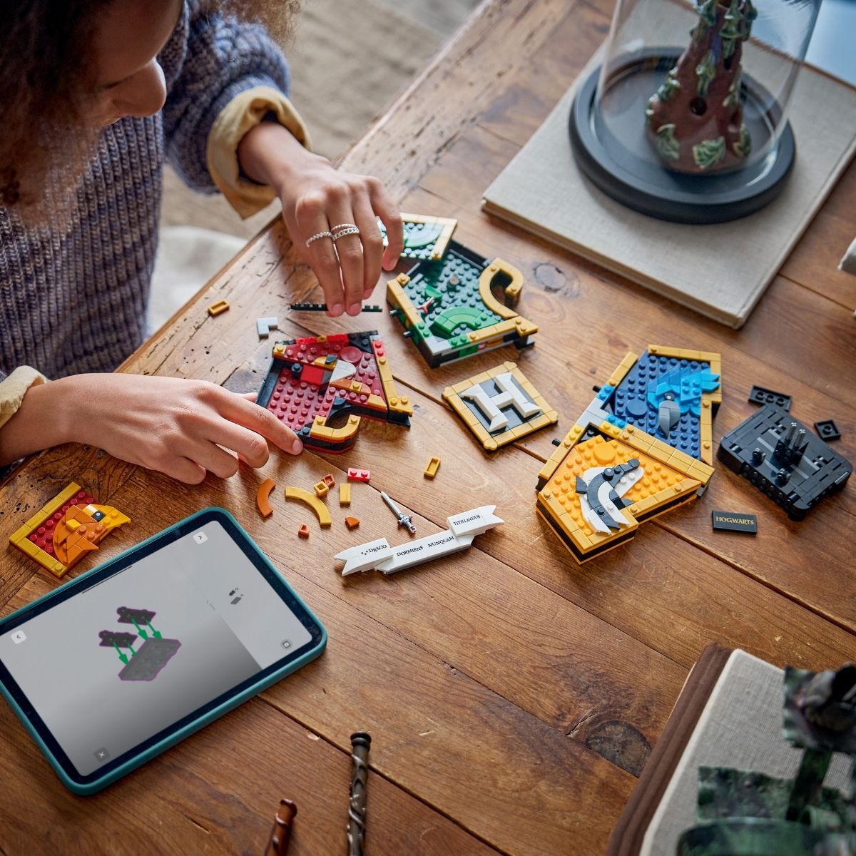 do-choi-lap-rap-phu-hieu-cac-nha-hogwarts-lego-harry-potter-76462-06